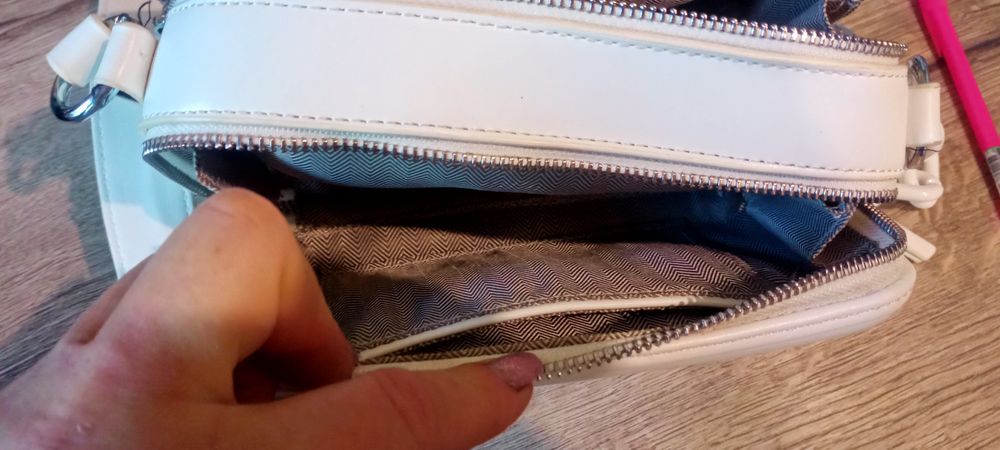 Біла сумка або клач в хорошому стані