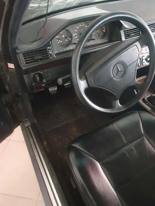 Mercedes E200 16v - Nacional - 163.980kms - Pequeno sinistro