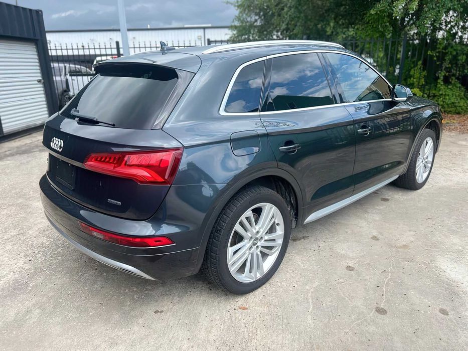 Audi Q5      2020