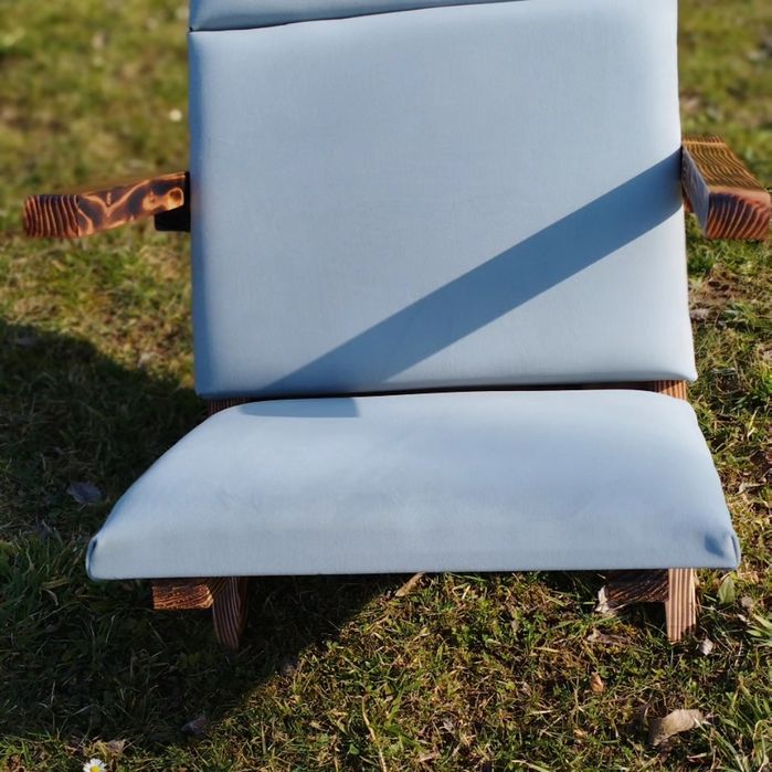 Розкладні крісла та стіл