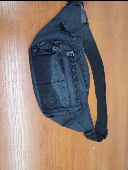 Saszetka czarna pojemna