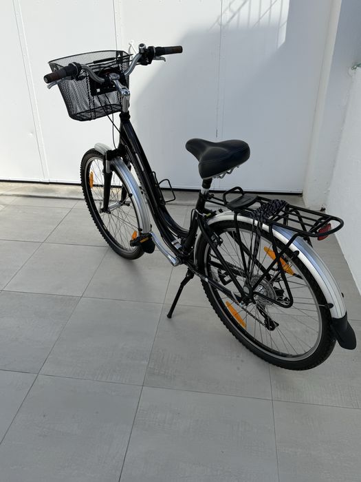 2 Bicicletas, 1 senhora e 1 homem