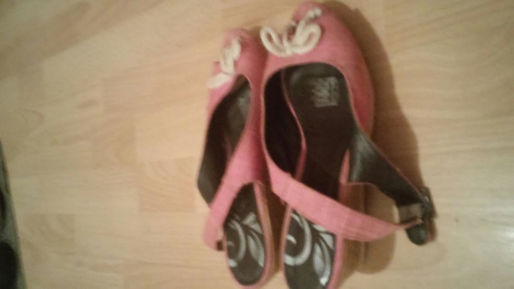buty 4 pary cena 1 pary.