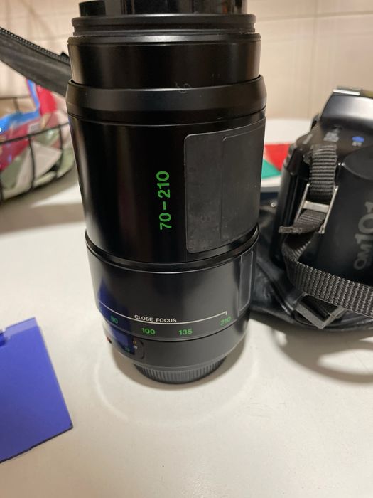 Vendo máquina fotografica Olympus OM101 com duas objetivas.