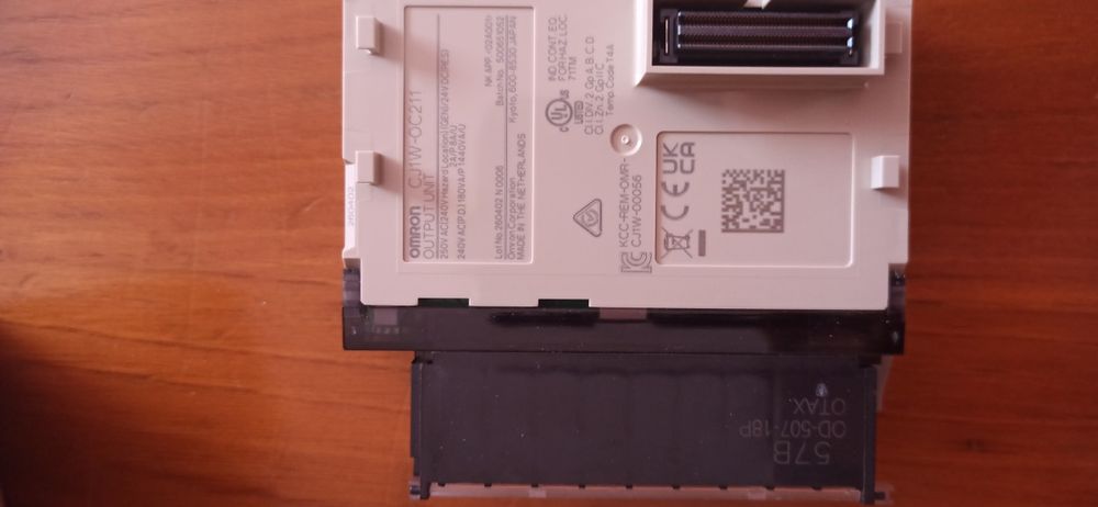 Autómato Carta de saídas OMRON CJ1W-OC211... Nova