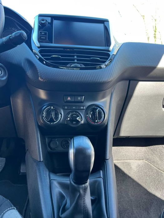 Peugeot 208 1.2 PureTech 82cv