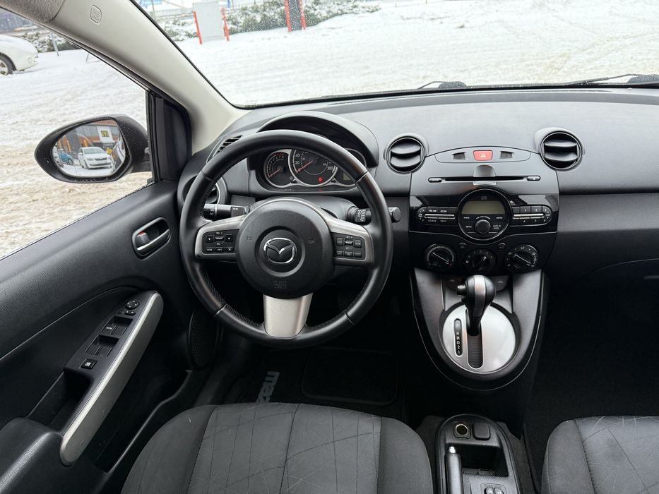 Мазда 2 автомат 2011 Mazda 2