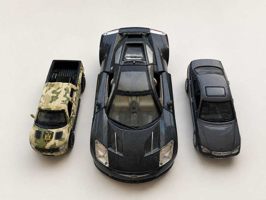 Лот 3 металеві машинки Maisto / MSZ — Chrysler, Mercedes, Ford F-150