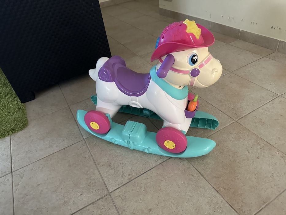 Cavalinho Chicco rodas e baloiço