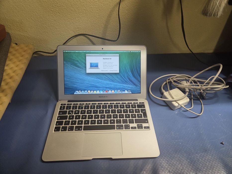 Macbook Air 11 (A1465)