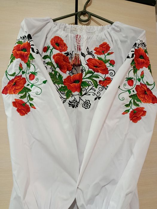 Продам вишиванку жіночу. Вишиванка