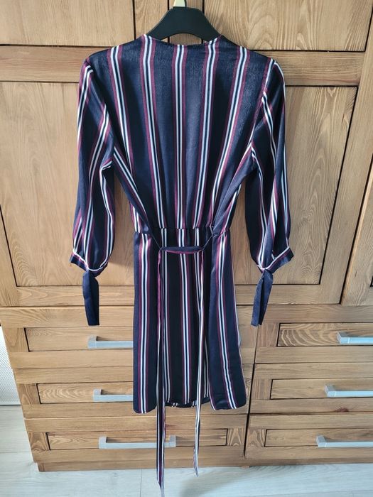 Elegancka sukienka w paski