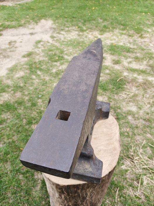 Stalowe kowadło jednorożne 100kg + Pień