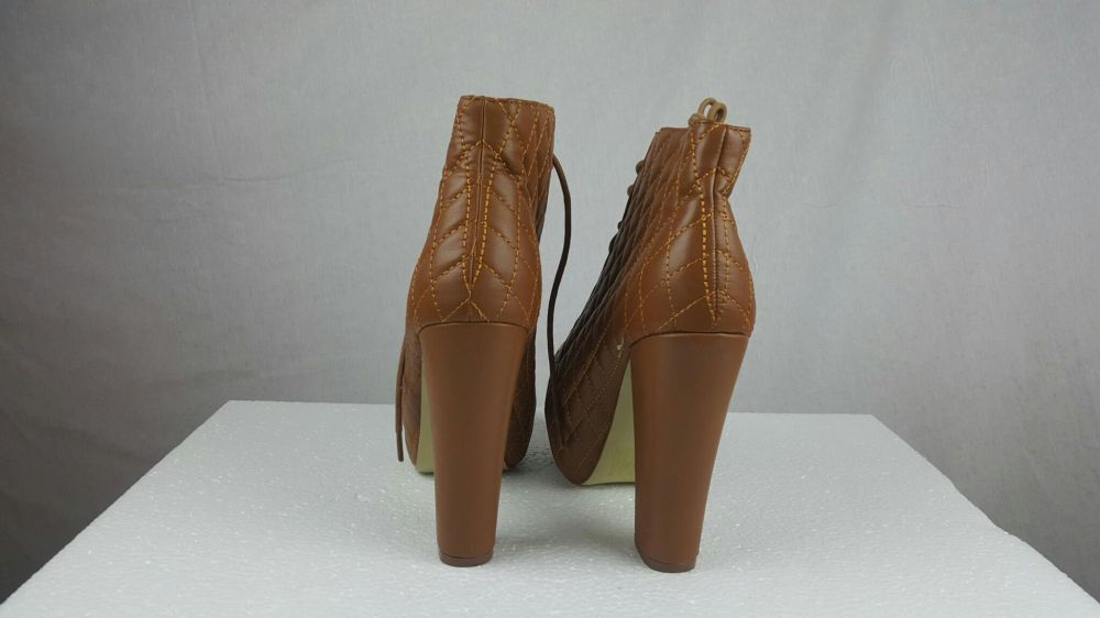 Sapatos de senhora novos