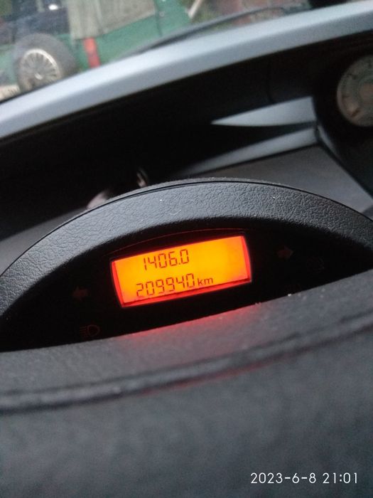 Продам машину CITROEN C8