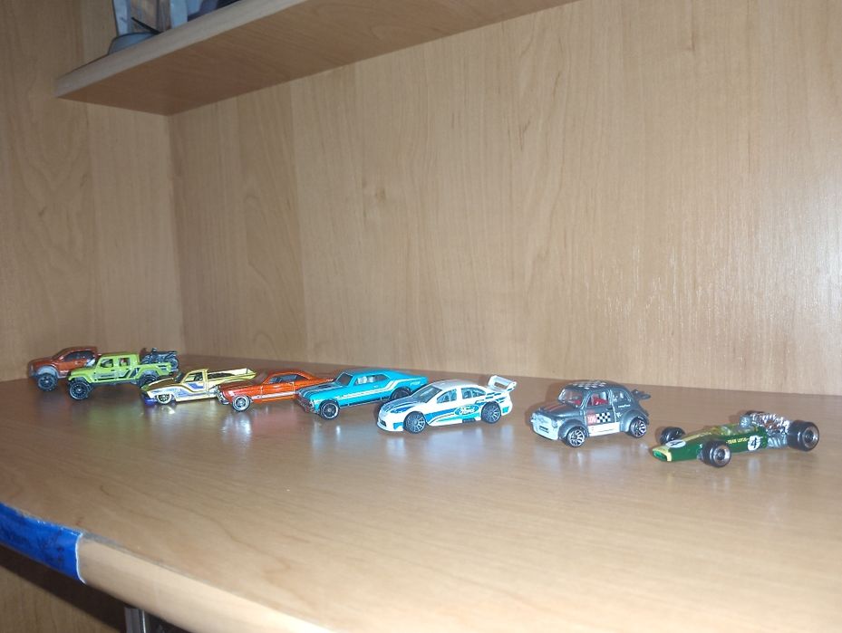 Машинки hot wheels