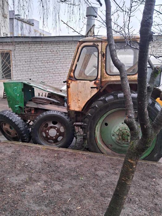 Трактор ЮМЗ-6АКЛ два трактори .