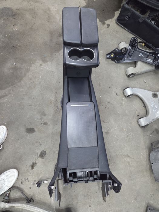 Підлокітник tesla model s