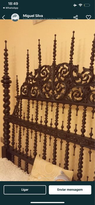 Cama com estrado e colchão e 2 mesas cabeceira