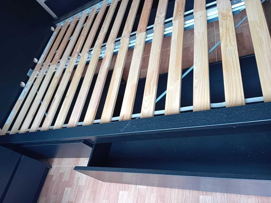 Conjunto Cama Casal IKEA MALM (140x200) c/ 4 Gavetões + 2 Mesas Cabeceira 180€