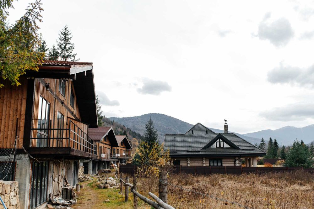 будинок в Карпатах "під ключ" Газ Камін Чан Мангал Меблі +Упр компанія