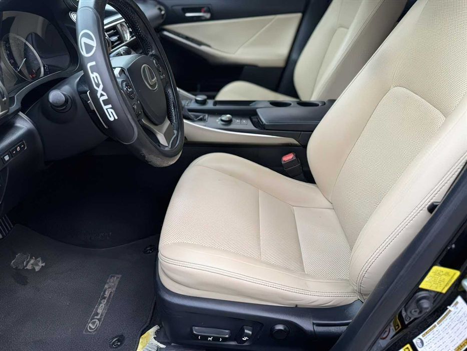 Lexus IS 300      2016