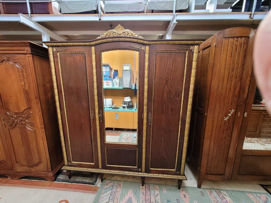 Lindíssimo roupeiro antigo em madeira - óptimo estado