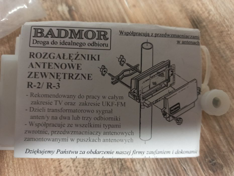 Zestaw antenowy: rozgałęźniki BADMOR + combiner SLx COMB-OUT-2 – TV/FM