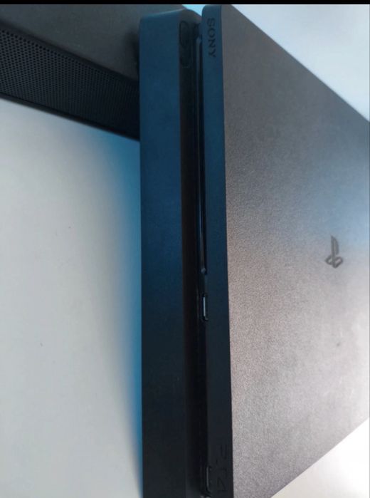Ps4 Slim 1Tb com comando e cabos originais