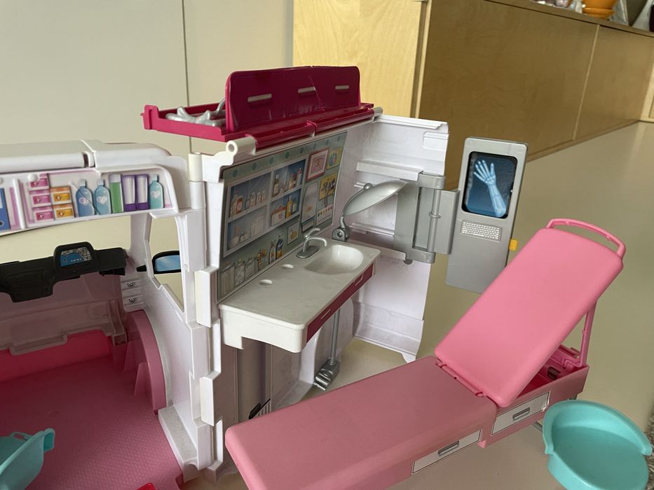 Ambulans Barbi  kompletny!