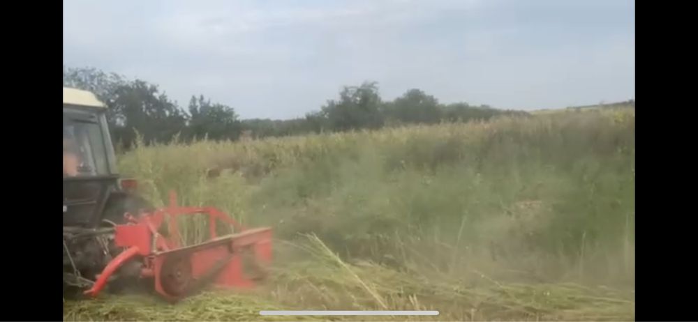 Кошу бурян, обкіс полів садків кукурудзи люцерни