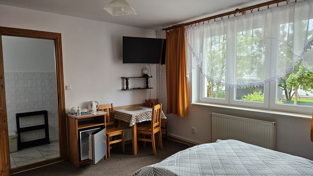 Pokoje i apartamenty z balkonami