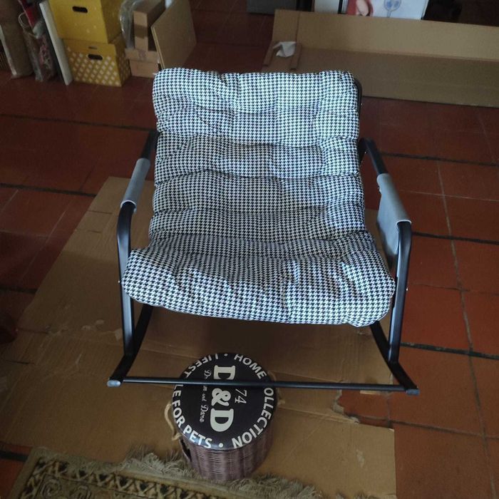 Cadeira de Balanço Moderna
