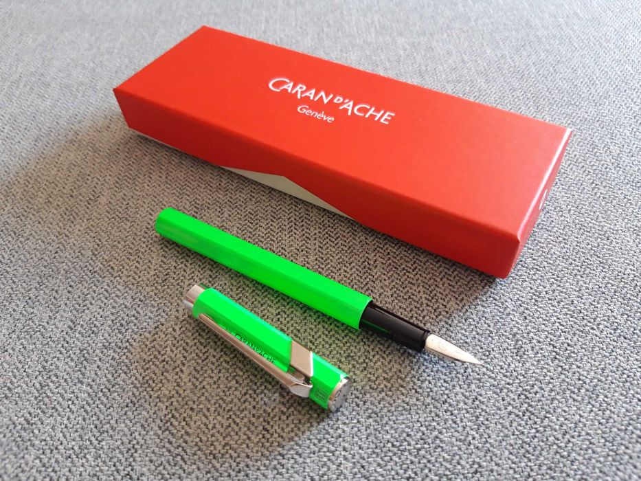 Caneta de tinta permanente Caran d'Ache - Artigo NOVO.