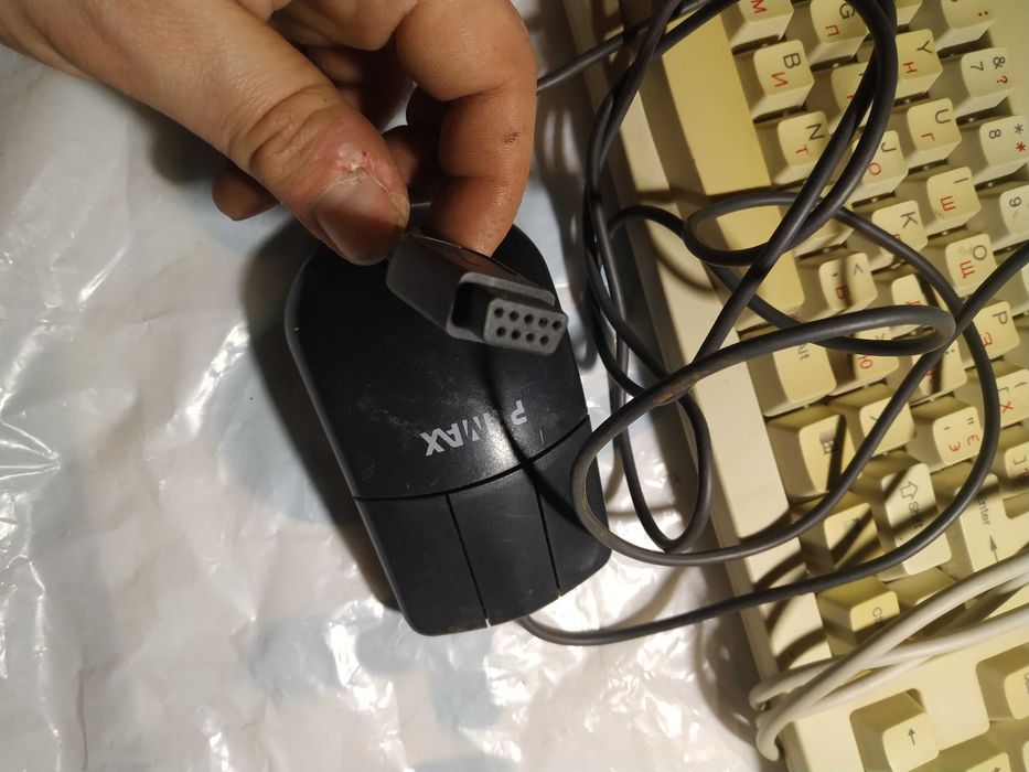 Клавіатура AT та COM мишка