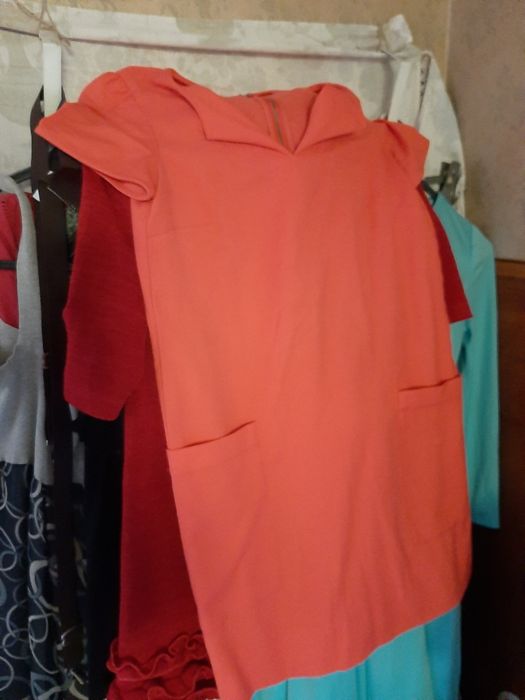 Vestidos e casacos de fazenda e malhaara senhora, de fazenda