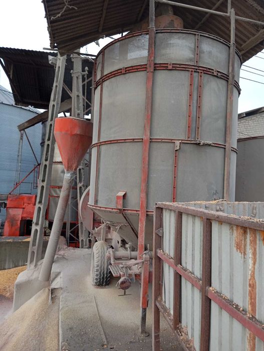 Suszarnia do zboża Pedrotti Super 100E Mini na olej opałowy