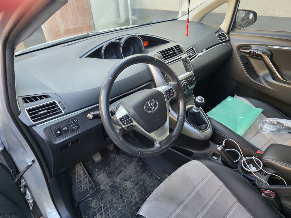 Тойота версо 2014рік