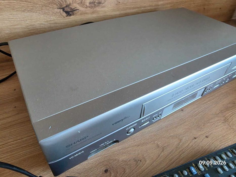 Sharp VC-MH815 magnetowid VHS + pilot