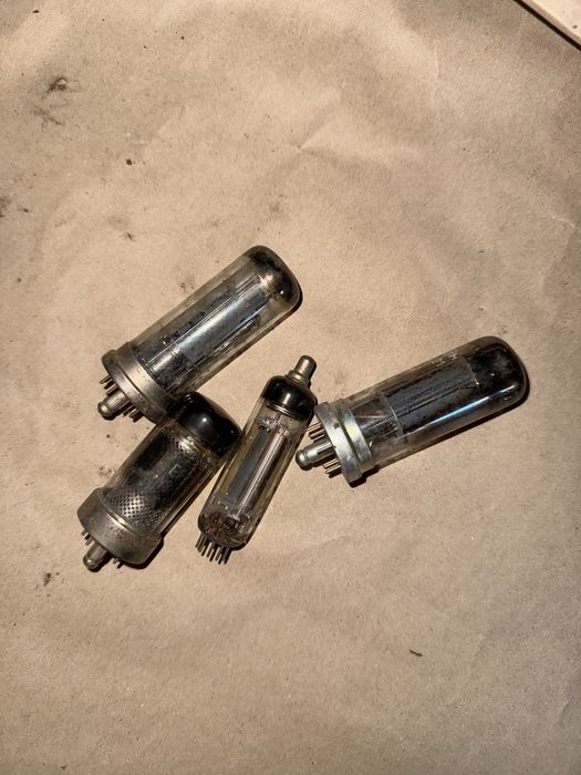 Komplet żarówek do telewizora i radia