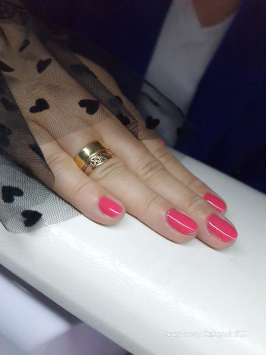 Stylizacja Paznokci "Pazurkowy Zakątek"