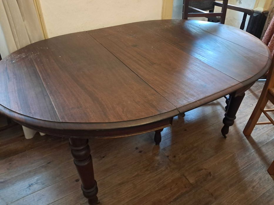 Mesa de jantar oval extensivel