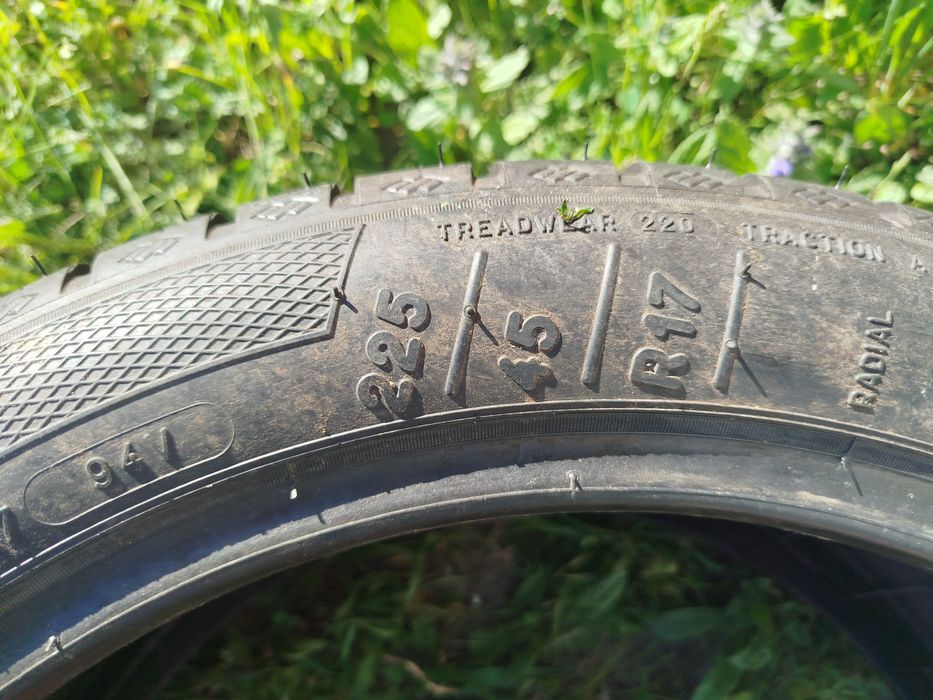 Продам комплект різношироких шин R17