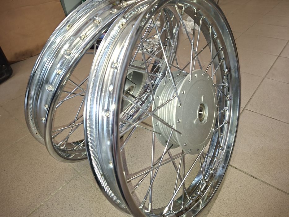 Odnowione wycentrowane kola kpl r18" wsk 125 b1 b3 pl chrom