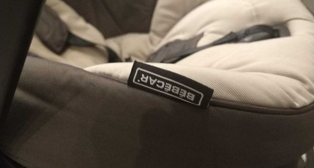 Carrinho de bebé duplo