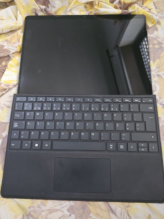 Surface pro 8 i7-1185G7 16 GB Ram 256GB + capa teclado