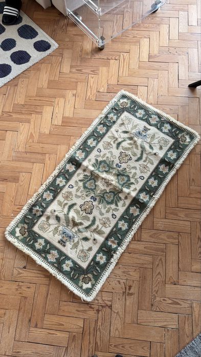 Varios tapetes arraiolos em otimo estado