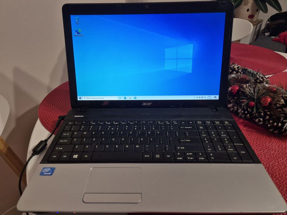 Laptop Acer z zasilaczem