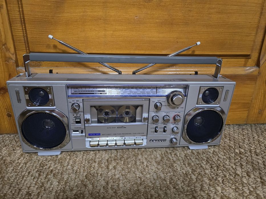Sanyo m 7900 Магнитола Sanyo mr v 8
