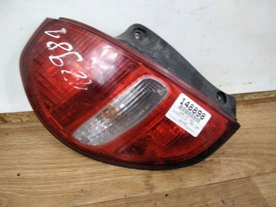 daihatsu sirion lampa tył lewa